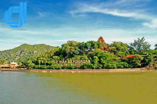 Địa điểm du lịch tháp bà Ponagar Nha Trang nổi tiếng di tích Chăm pa